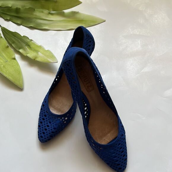 ⭐️SCHUTZ Laser Cut Suede Pumps⭐️ - Picture 1 of 7